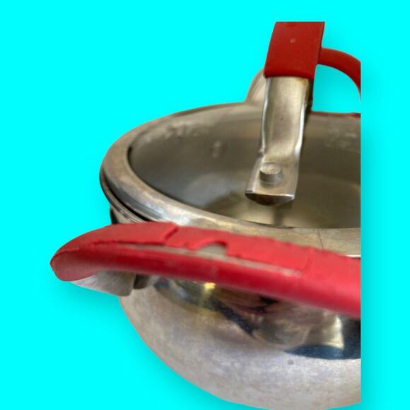 David Burke Stainless Steel Chef Pan 2 Qt Saucepan Red Handles and Lid Grips - Picture 6 of 7
